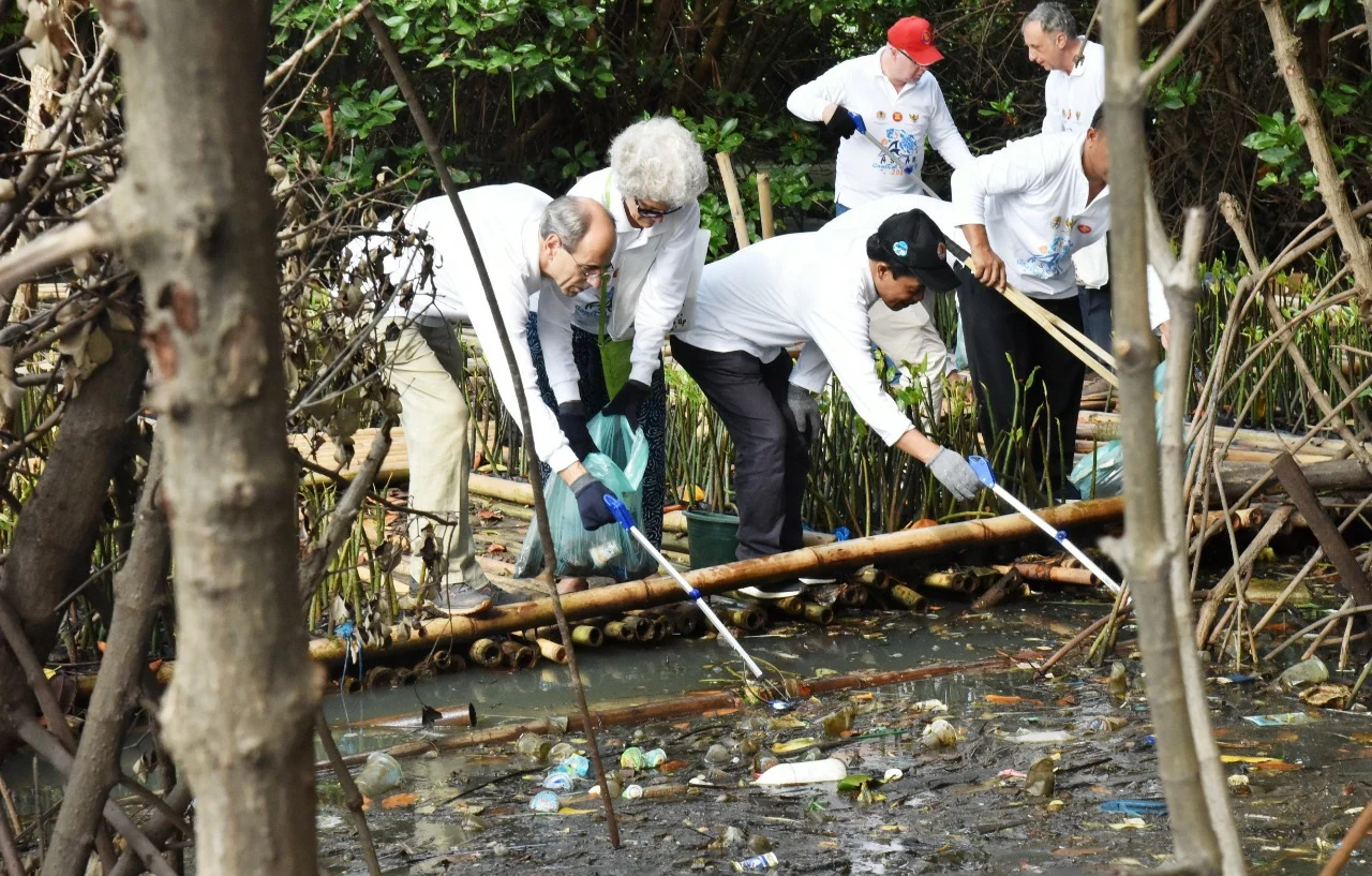 Menteri Lingkungan Hidup Akui Kesulitan Tangani Sampah Laut dan Kepulauan