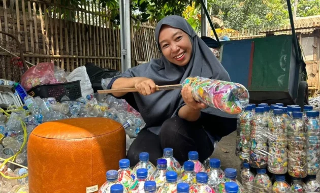 Menyulap Sampah Menjadi Berkah: Kisah Haru Ibu Amaliyah dalam Mengurangi Limbah di Kampung Masigit Bersama PNM