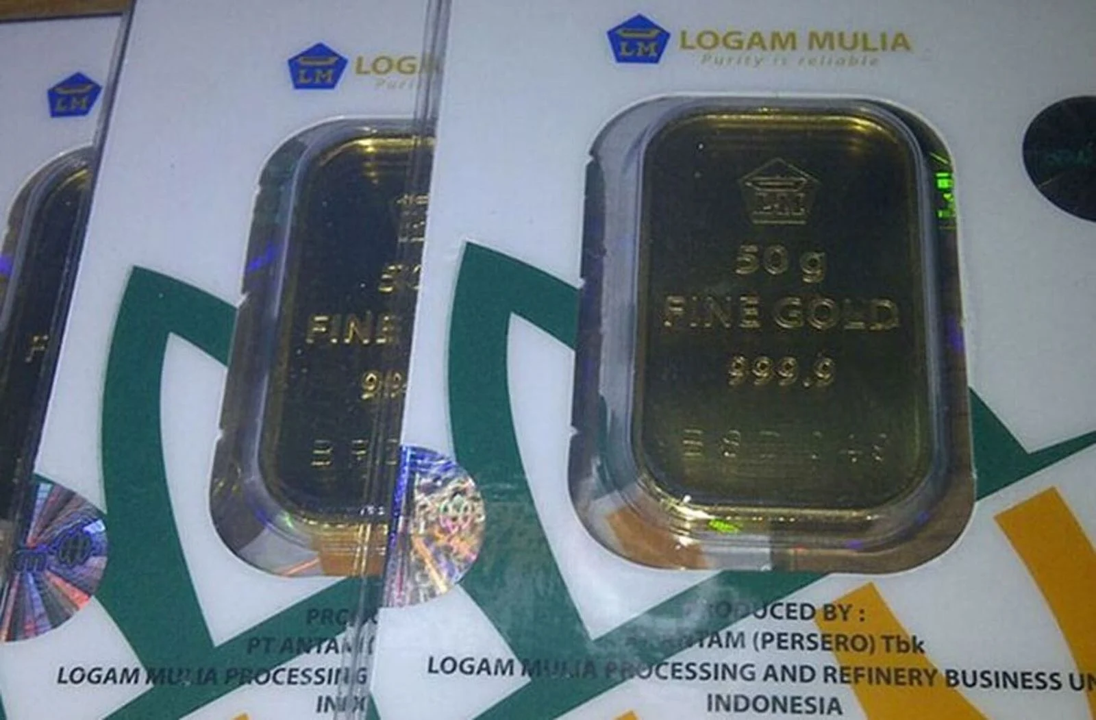 Minggu Pagi Emas UBS-Galeri24 Stabil, Antam Naik Tipis di Pegadaian