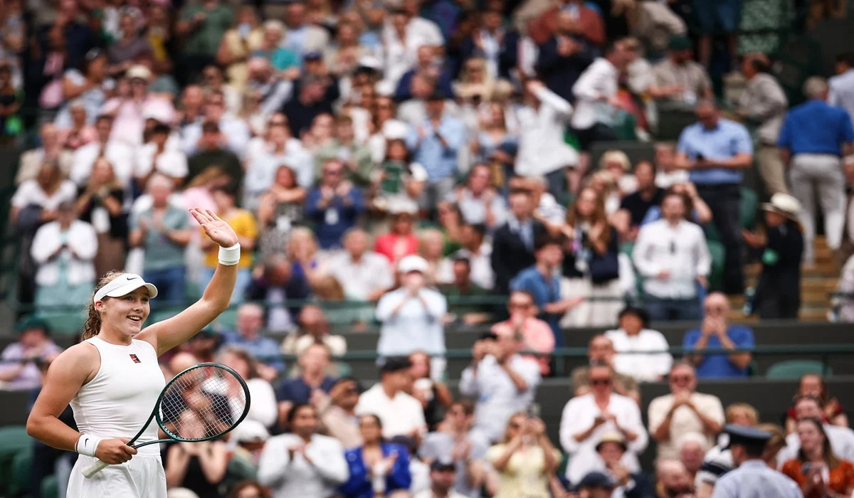 Mirra Andreeva Guncang Madrid: Kemenangan Dramatis, Konflik Tank Top, dan Ambisi Menembus Perempat Final