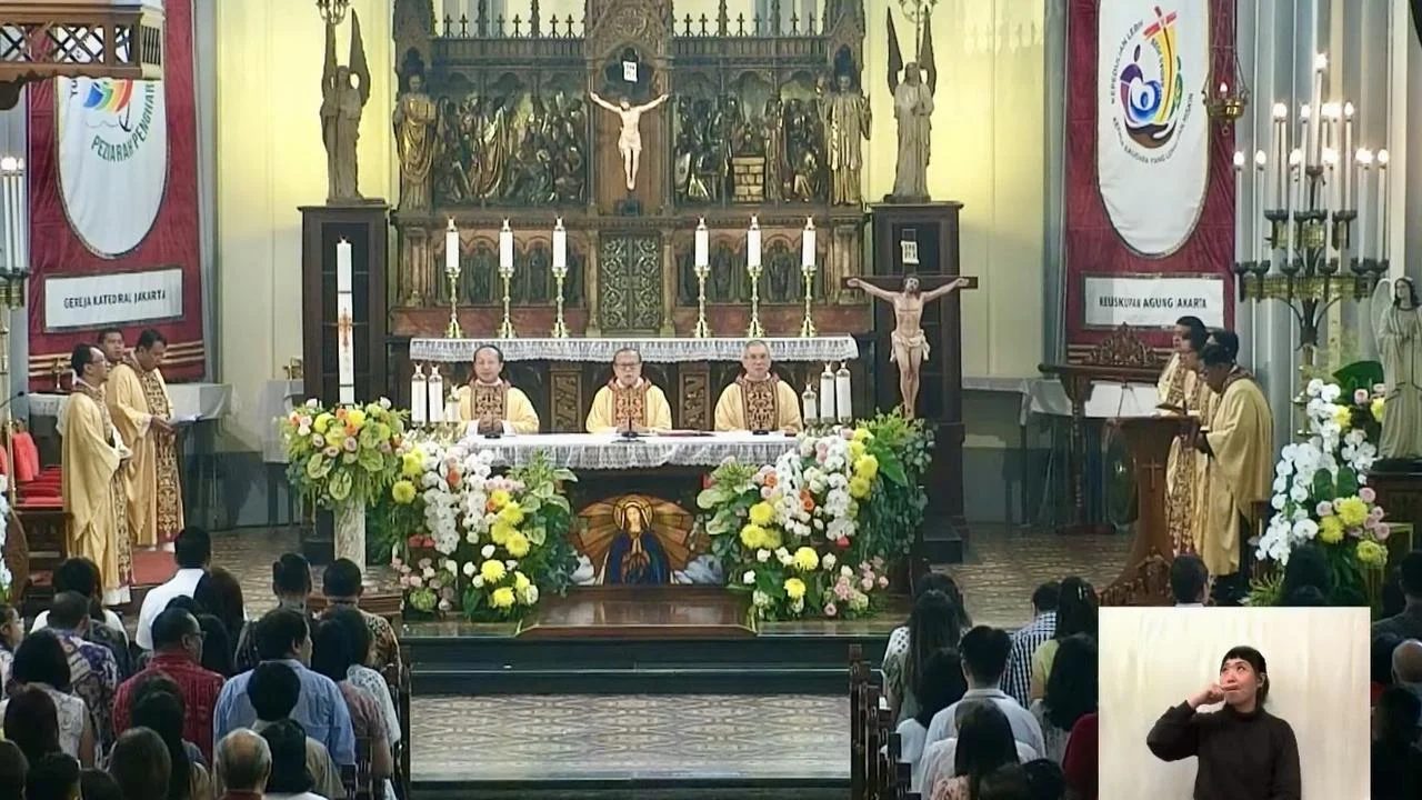 Misa Minggu Paskah di Gereja Katedral Jakarta: Kardinal Ignatius Suharyo Serukan Pertobatan Ekologis