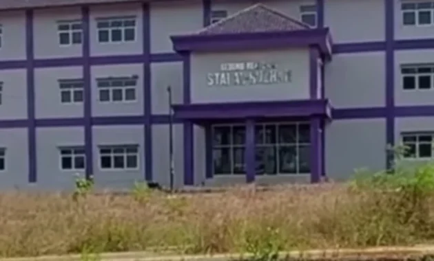 Misteri Kampus Megah di RTH Stadion Bima: DPRD Tolak, Tapi Bangunan Masih Berdiri!