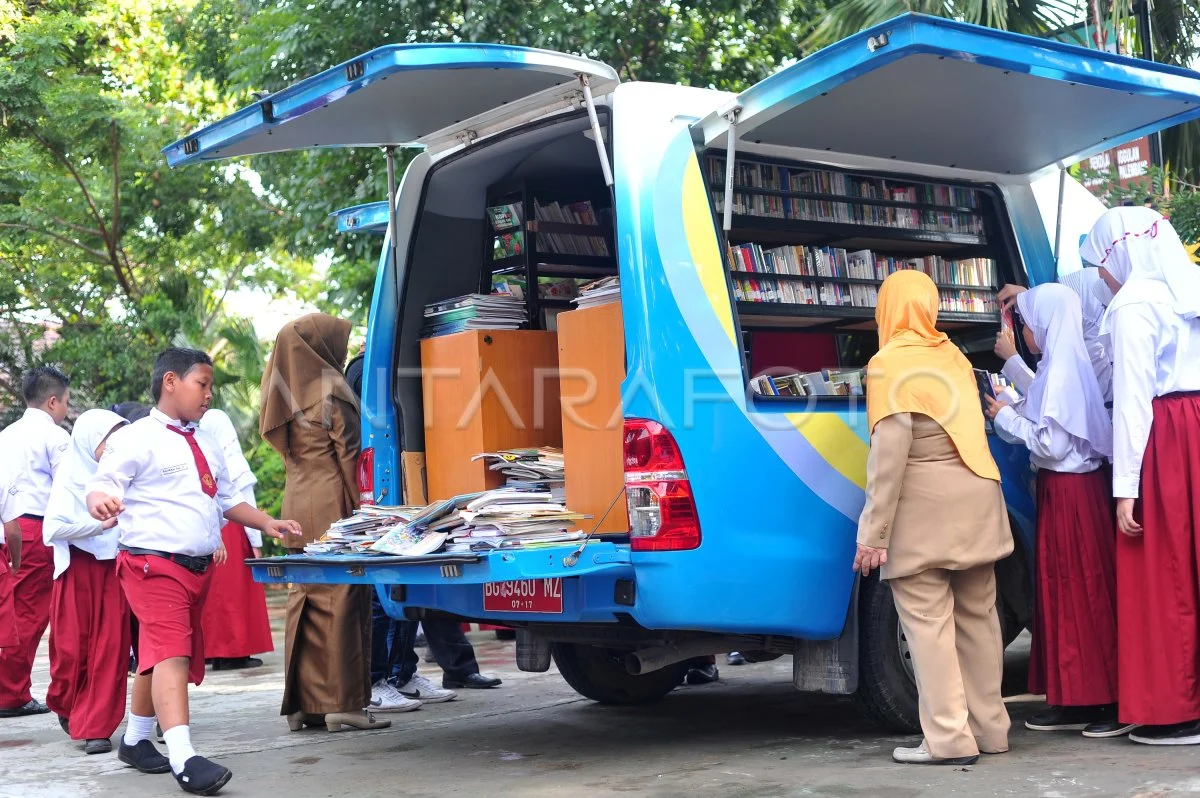 Mobil Perpustakaan Keliling Dorong Budaya Baca di CFD Cibinong