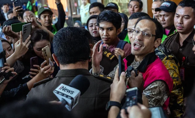 Nadiem Makarim Kembali Hadiri Sidang Chromebook Usai Dibatalkan Operasi, Apa Kata Ahli Pengadaan?