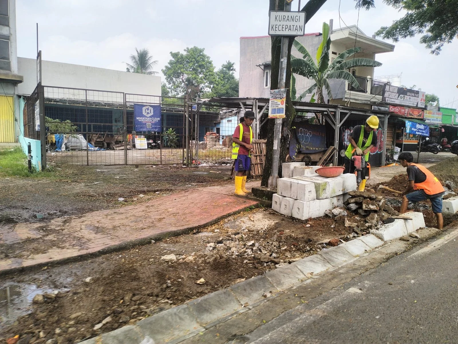 Nindya Karya Tata Ulang Jalur Pedestrian di Hunian Sementara Tamiang untuk Tingkatkan Kenyamanan Penghuni