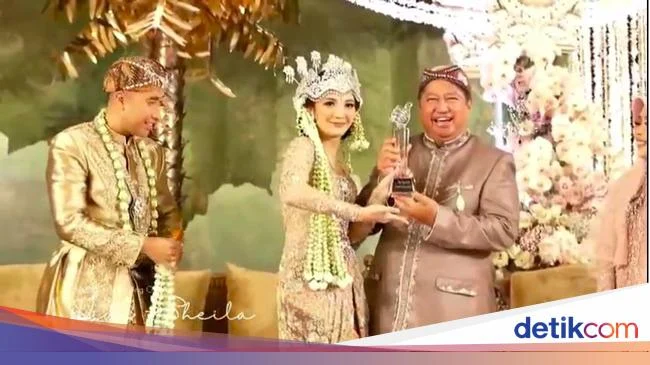 Orang Tua Vidi Aldiano Gelar Doa Bersama 40-Harian, Fans Ikut Online dan Tebar Ikan di Danau TPU Tanah Kusir