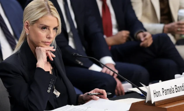 Pam Bondi Dikecam Demokrat AS: Subpoena Epik dalam Kontroversi Berkas Epstein