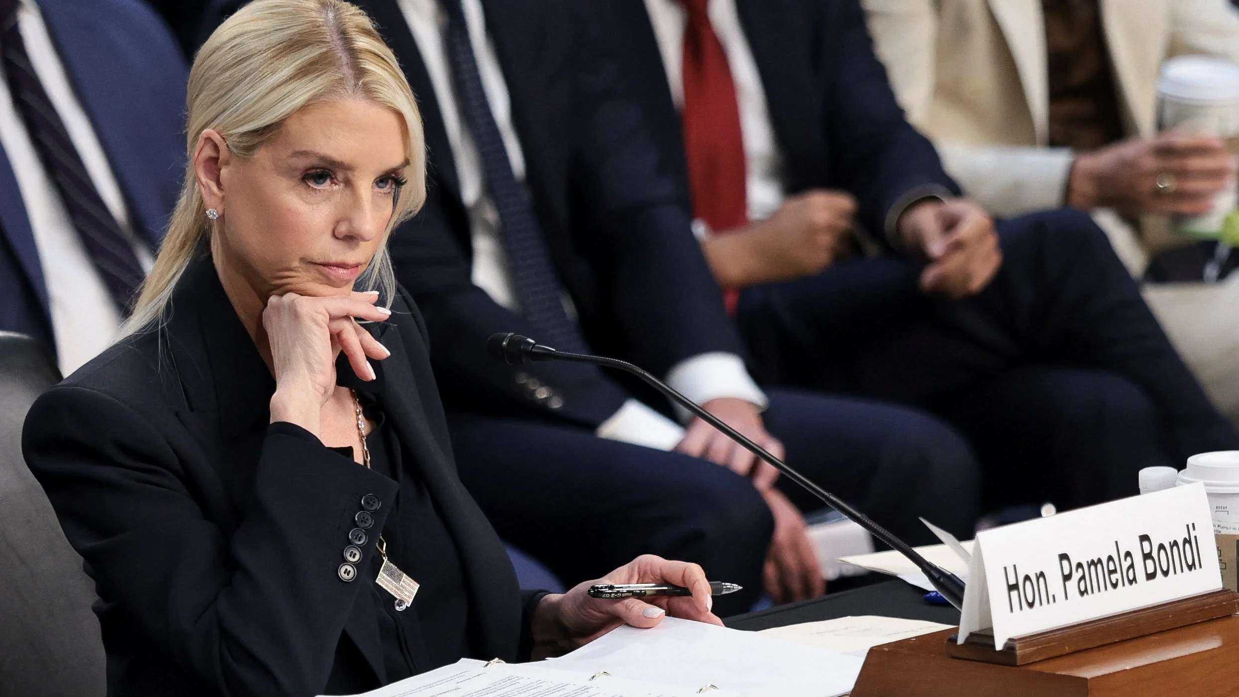 Pam Bondi Dikecam Demokrat AS: Subpoena Epik dalam Kontroversi Berkas Epstein