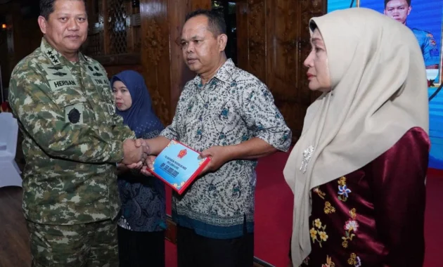 Panglima TNI Naikkan Pangkat, Beri Santunan kepada 3 Prajurit Gugur di Lebanon: Respons Politik dan Nasionalisme