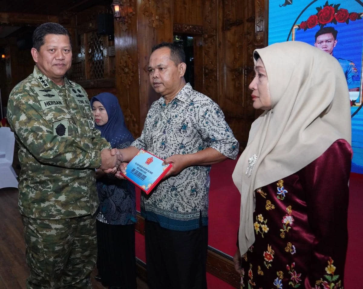 Panglima TNI Naikkan Pangkat, Beri Santunan kepada 3 Prajurit Gugur di Lebanon: Respons Politik dan Nasionalisme