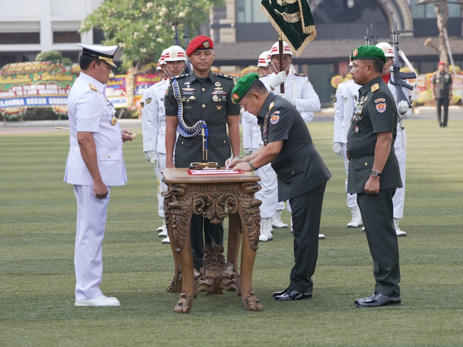 Panglima TNI Pimpin Pemakaman Militer Mayor Zulmi di Cimahi