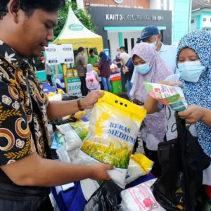 Panik Membeli Bahan Pokok dan Bahan Bakar: Pemerintah Dunia Berusaha Tenangkan Pasar
