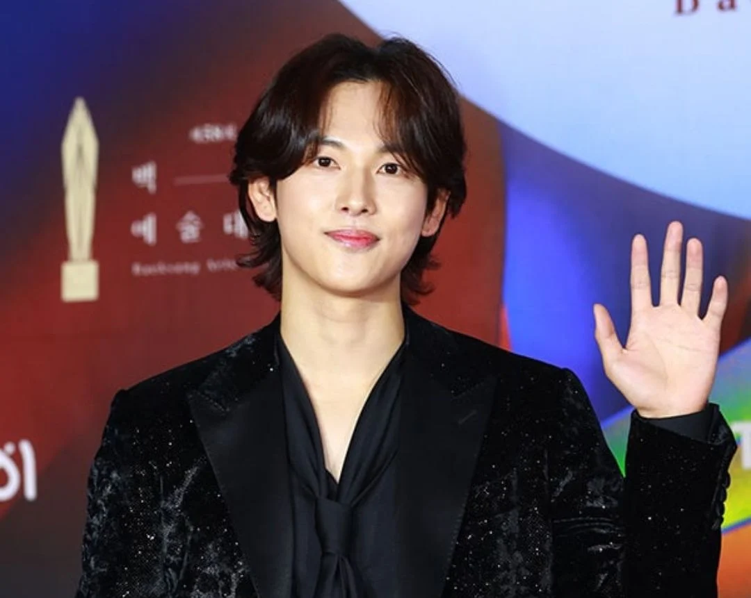 Park Myung Soo Siap Menjadi Bintang Utama di BaekSang Arts Awards 2026: Dari Layar Kecil ke Panggung Besar