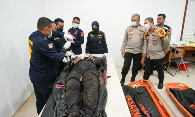 Pasca Tragedi Kecelakaan Kereta di Bekasi, 7 Keluarga Korban Lapor ke POS DVI RS Polri