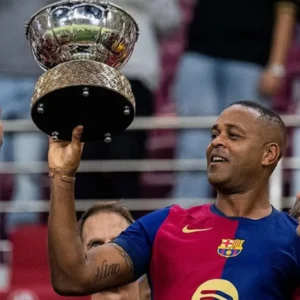 Patrick Kluivert Akan Tampil di Pertandingan Legenda Barcelona di Jakarta
