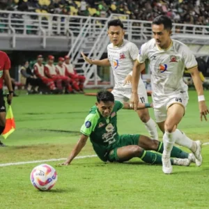 Pelatih Persebaya Nilai Madura United Lebih Unggul dalam Efektivitas Permainan