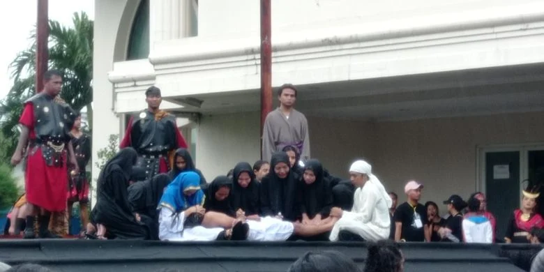 Pemeran Jalan Salib Rela Puasa demi Peran Yesus di Katedral Jakarta