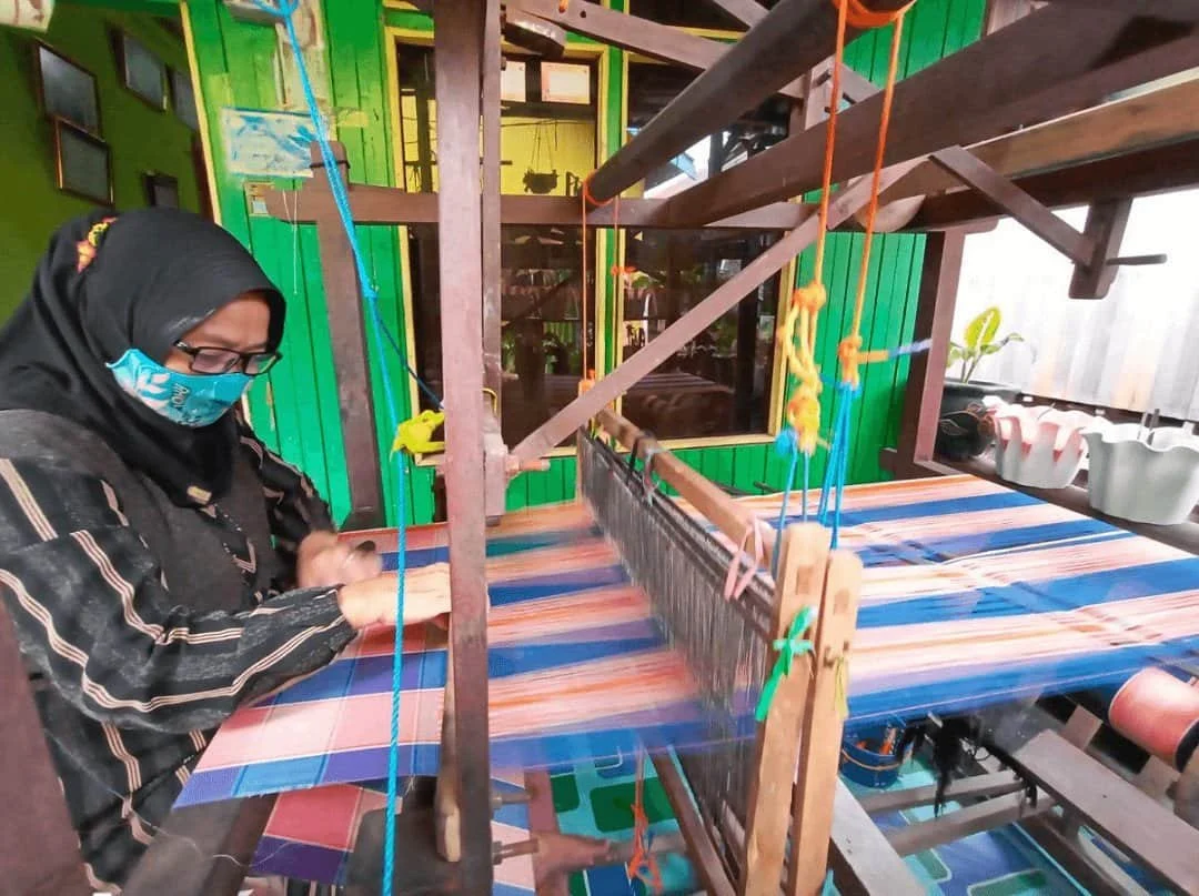 Pemprov Kaltim Dorong Regenerasi Penenun di Desa Wisata Tenun Samarinda