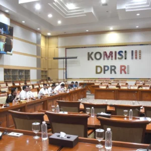 Pengacara Kerry Desakikan Komisi III DPR Gelar RDPU, Formappi Tegaskan Proses Hukum Berlanjut