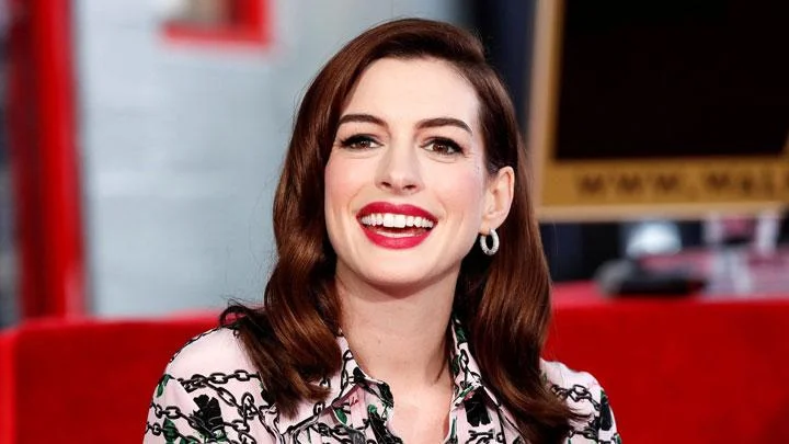 Penggemar Harap Anne Hathaway Tetap Fokus pada Akting Meski Keren Saat Menyanyi