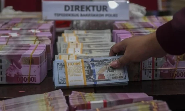 Pengungkapan Besar! Uang Palsu Rp100 Ribu dan Praktik Dukun Mengguncang Bogor Pengungkapan Besar! Uang Palsu Rp100 Ribu dan Praktik Dukun Mengguncang Bogor