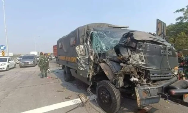 Penjelasan TNI Soal Truk Militer Tabrak Motor di Kalideres