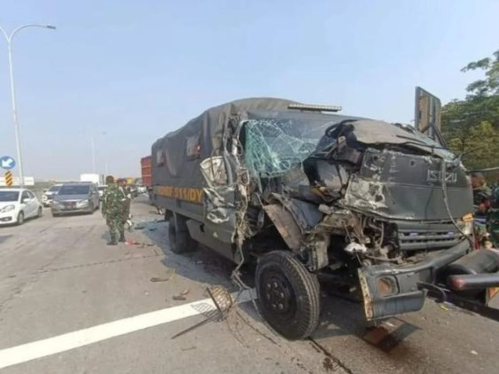 Penjelasan TNI Soal Truk Militer Tabrak Motor di Kalideres