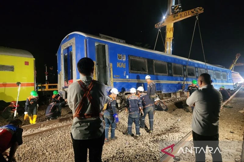 Persinyalan Kereta Api Diduga Jadi Penyebab Kecelakaan KA Argo Bromo Anggrek vs KRL, AHY: Semua Kita Investigasi
