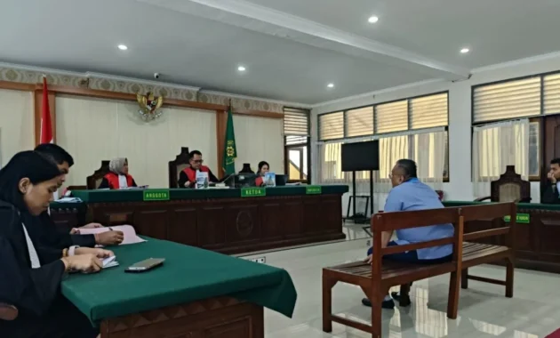 PN Denpasar vonis advokat Togar Situmorang 2,5 tahun penjara