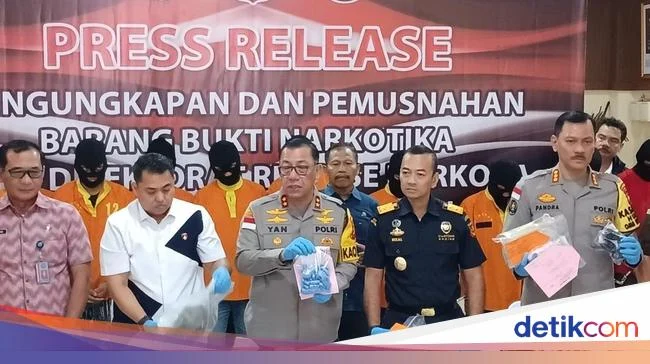 Polda Kepri Musnahkan Sabu, Ekstasi, dan Etomidate dalam 24 Kasus