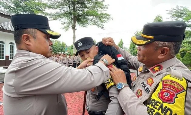 Polri Bekali Personel dengan “Buku Saku 0%” sebagai Panduan Utama Polri Bekali Personel dengan “Buku Saku 0%” sebagai Panduan Utama