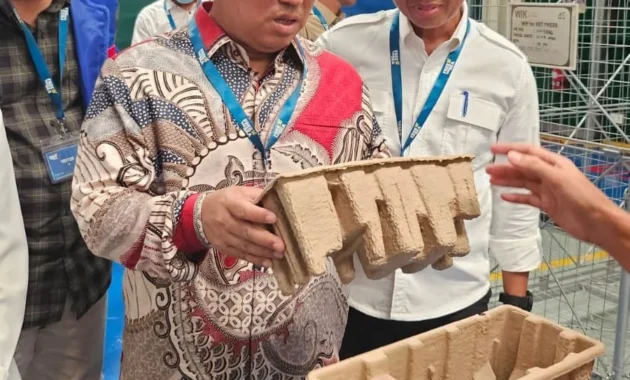 Prabowo Apresiasi Inovasi Genteng Plastik Daur Ulang dari TPST Banyumas