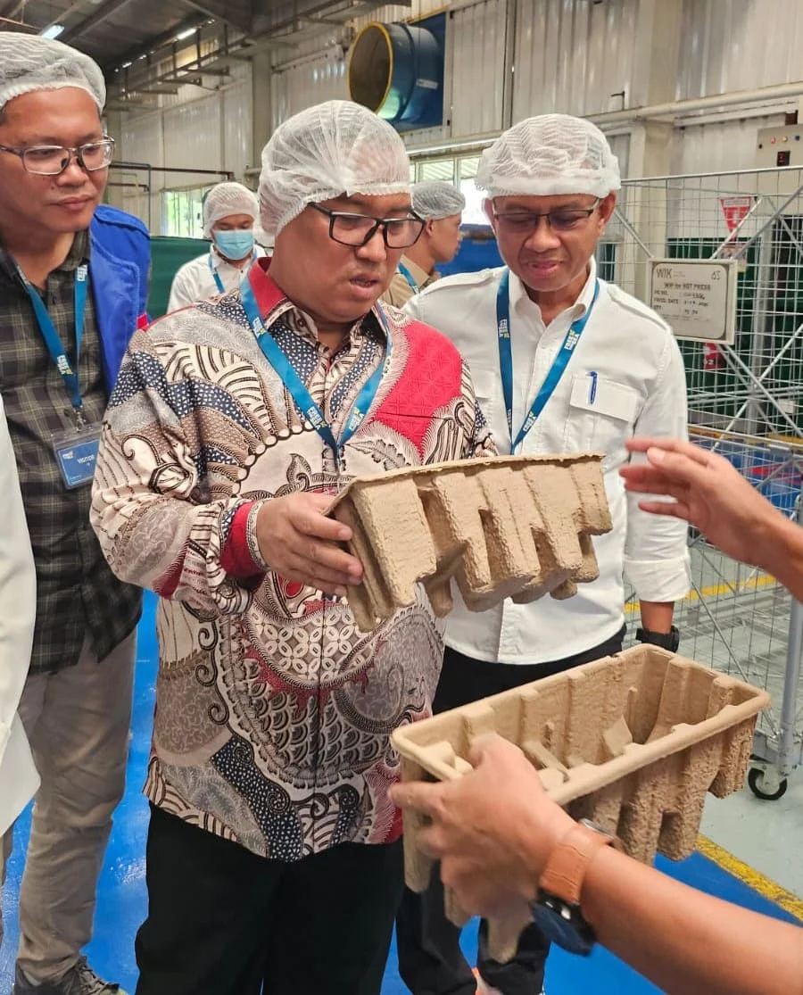 Prabowo Apresiasi Inovasi Genteng Plastik Daur Ulang dari TPST Banyumas