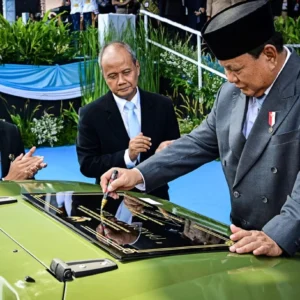 Prabowo Janjikan Produksi Massal Sedan Listrik Nasional pada 2028, Pindad Siap Pimpin Revolusi Otomotif