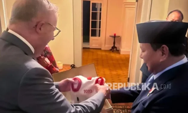 Prabowo Kejut Presiden Korea Selatan Lee dengan Hadiah Baju untuk Anjing Peliharaannya