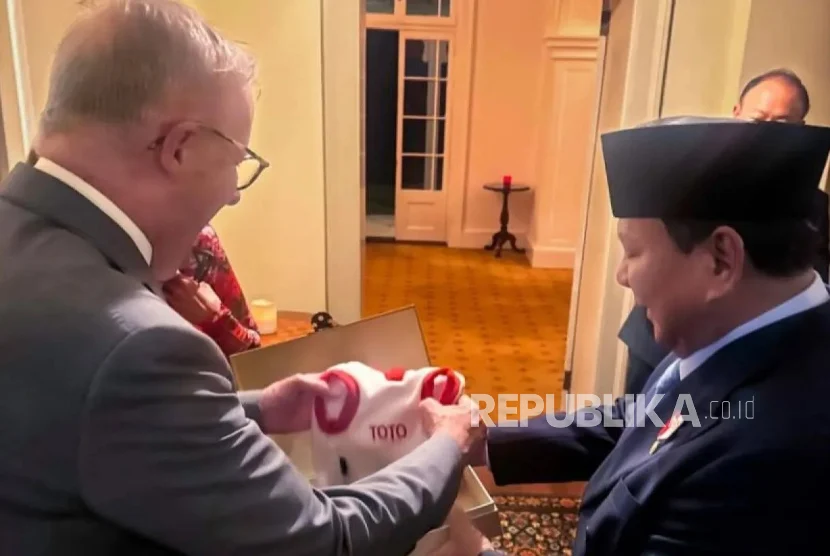 Prabowo Kejut Presiden Korea Selatan Lee dengan Hadiah Baju untuk Anjing Peliharaannya