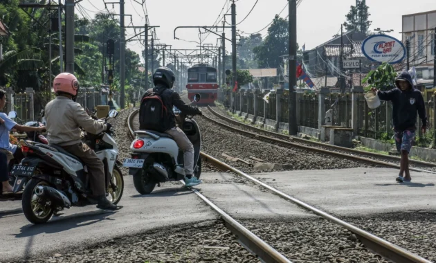 Prabowo Sebut Ada 1.800 Perlintasan Sebidang di Pulau Jawa Perlu Dibenah: Dari Zaman Belanda, Kita Selesaikan!