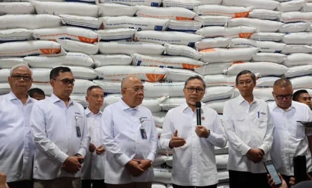 Prabowo Sidak Gudang Bulog Danurejo, Pastikan Stok Beras Nasional Aman