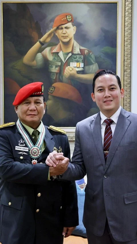 Prabowo Ungkap Selamat HUT Ke-74 Kopassus Lewat Foto Pakai Baret Merah