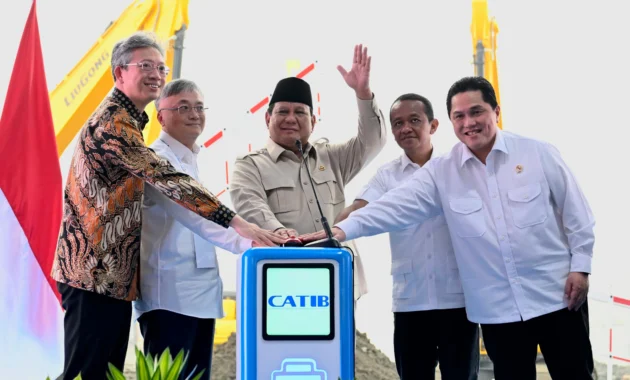 Presiden Prabowo Resmikan Pabrik Kendaraan Listrik di Magelang, Dorong Transisi Energi Nasional