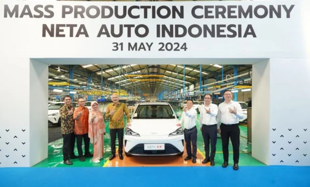 Presiden Resmikan Pabrik Perakitan Baru, Janji Sedan Listrik Massal 2028