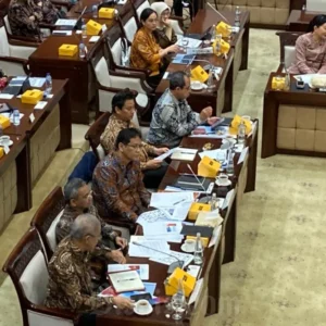 Purbaya Optimistis: Tarik PNM dan Whoosh ke Kemenkeu Bisa Dorong Pertumbuhan 6% Tapi Menyimpan Risiko Besar