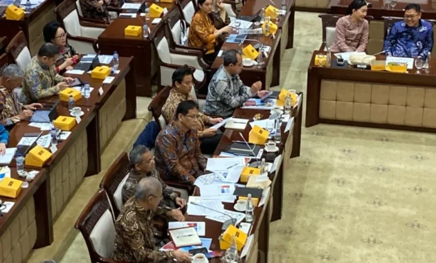 Purbaya Optimistis: Tarik PNM dan Whoosh ke Kemenkeu Bisa Dorong Pertumbuhan 6% Tapi Menyimpan Risiko Besar Purbaya Optimistis: Tarik PNM dan Whoosh ke Kemenkeu Bisa Dorong Pertumbuhan 6% Tapi Menyimpan Risiko Besar