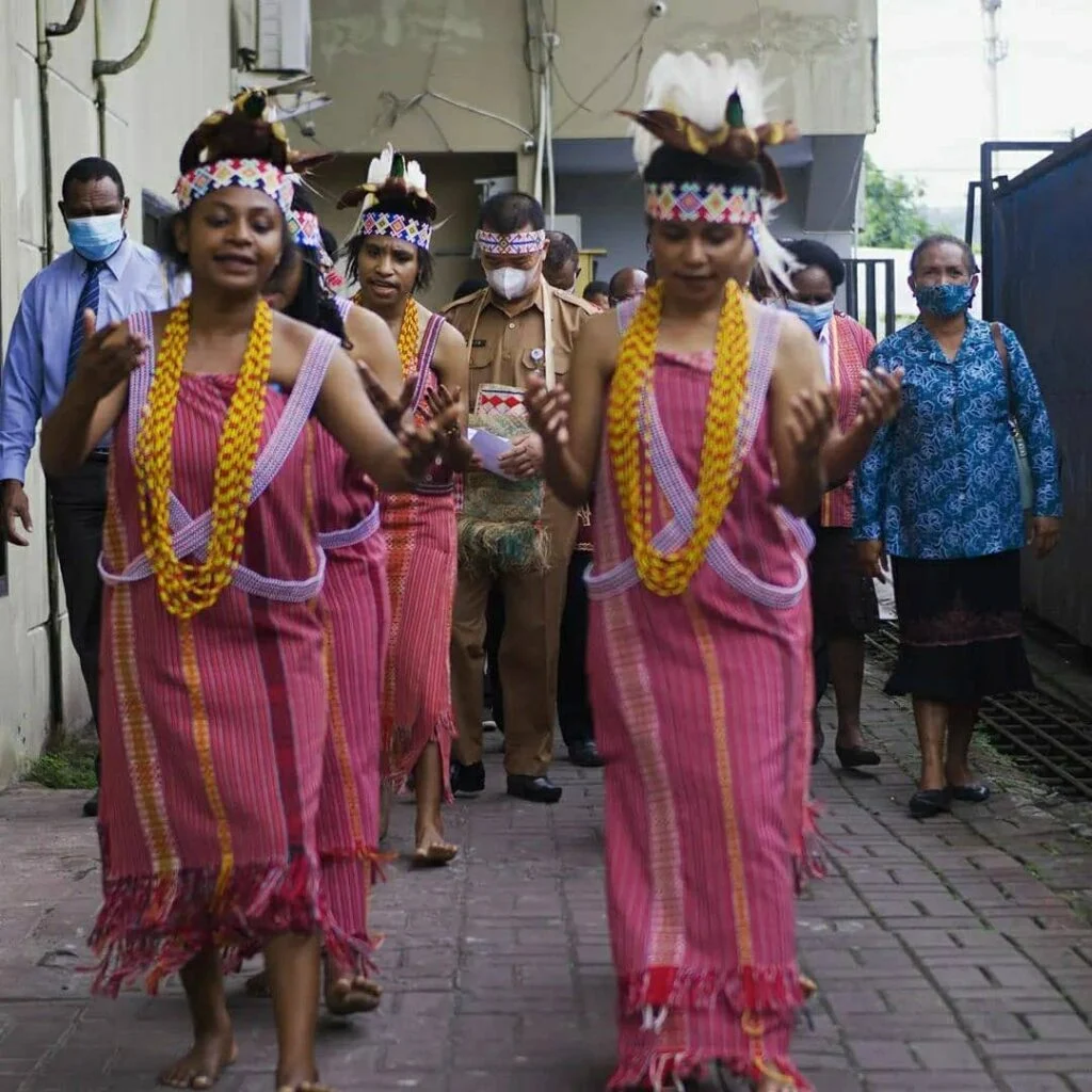 Putra Suku Kokoda Dikukuhkan Jadi Imam Muda di Papua