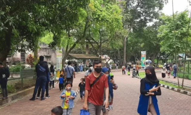 Ragunan Diserbu Pengunjung, Tercatat 25.870 Orang Hingga Siang Hari