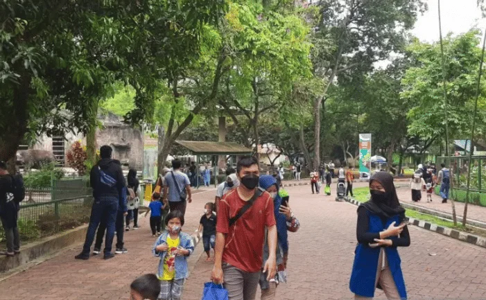 Ragunan Diserbu Pengunjung, Tercatat 25.870 Orang Hingga Siang Hari