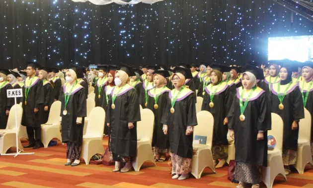 Ratusan Mahasiswa Unusa Jalani Wisuda, Salah Satunya Biarawati