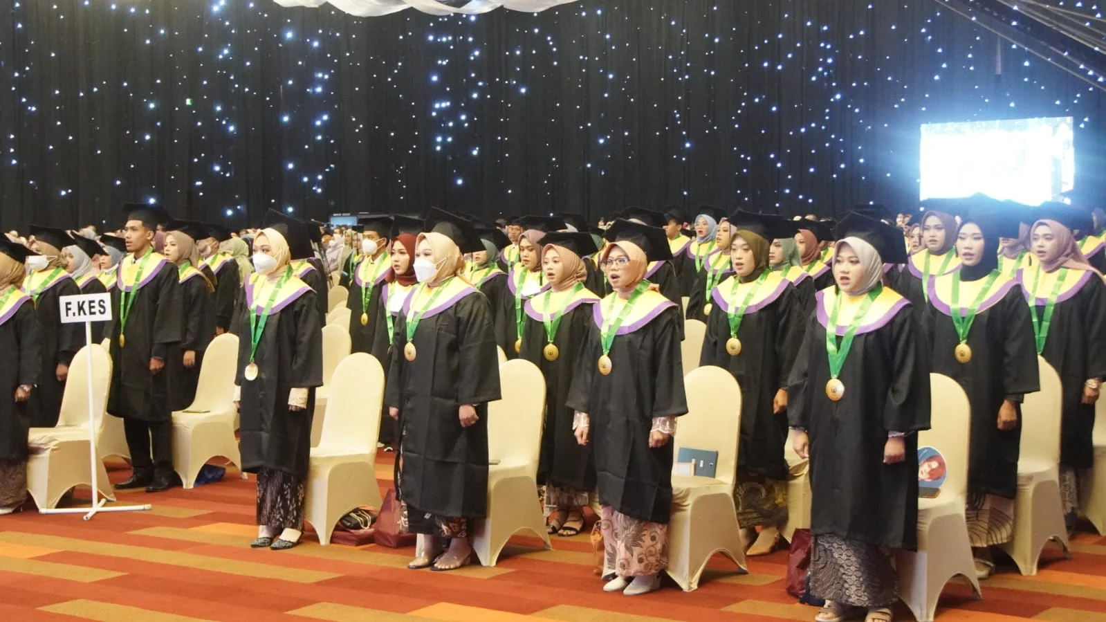 Ratusan Mahasiswa Unusa Jalani Wisuda, Salah Satunya Biarawati