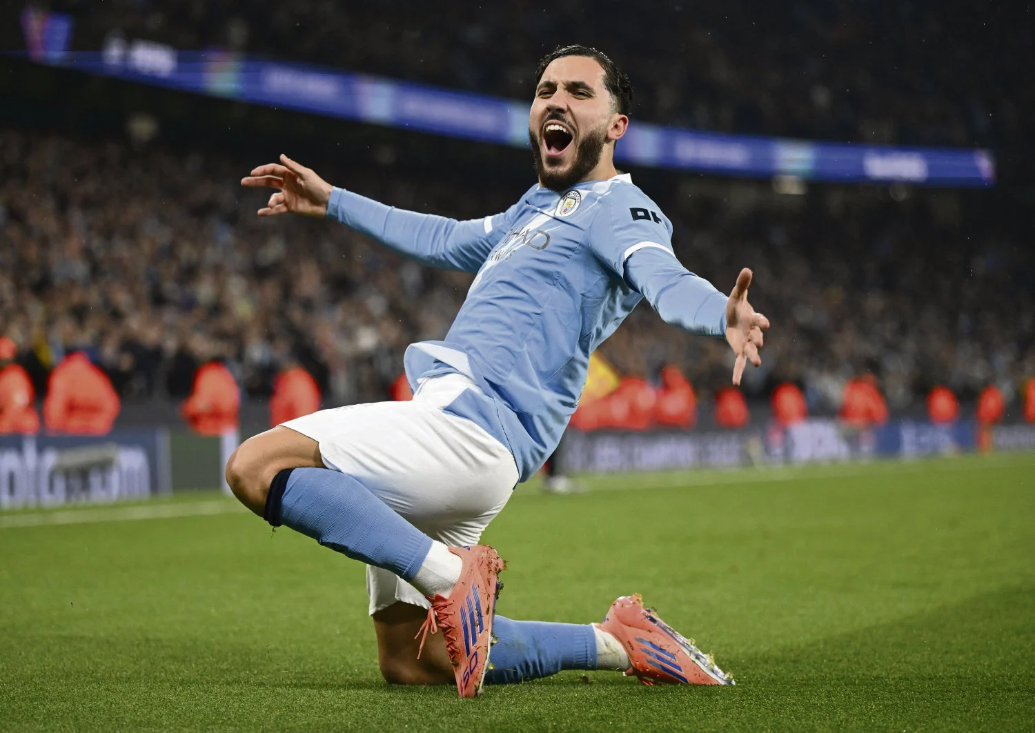 Rayan Cherki Bawa Manchester City Menangkan Duel Epik Atas Chelsea, Menambah Tekanan pada Arsenal