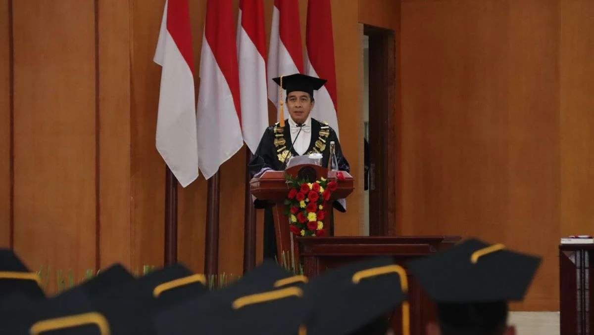 Rektor UT Apresiasi Wisudawan di Korea, Sementara UT Amerika Raih Prestasi Penelitian dan Kontroversi Gaji Pelatih